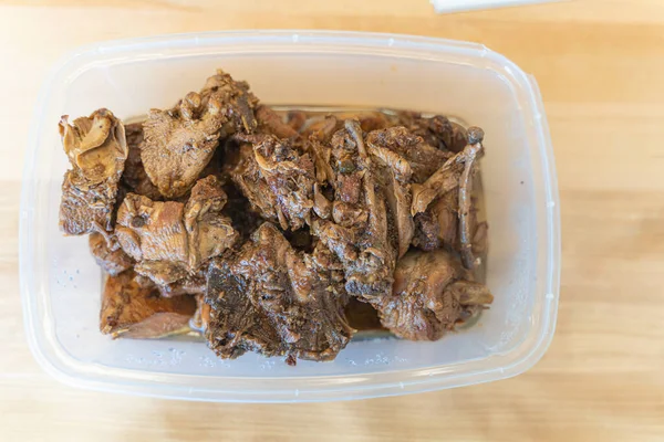 Una ciotola di pollo Adobo, Salsa tradizionale filippina — Foto Stock