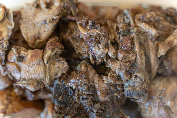 Een kom Chicken Adobo, Traditionele Filippijnse saus — Stockfoto
