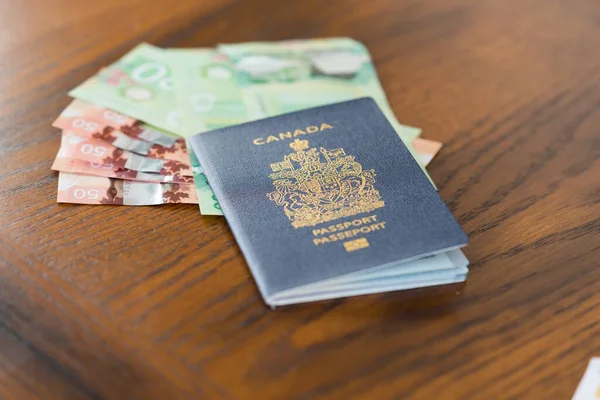 Kanada Uluslararası Pasaportu ve Kanada Doları Seyahat İçin