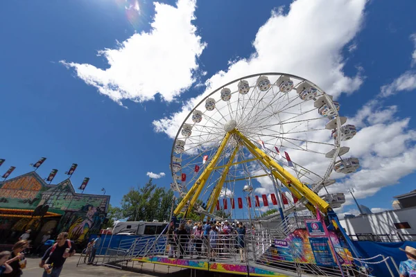 July 14 2018 - Calgary Alberta Canada - Circus rides at the Calgary Stampede — Stock Photo, Image