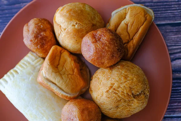 Nigerian Snacks Pastel de carne, Puff Puff, bollos y rollos de huevo — Foto de Stock