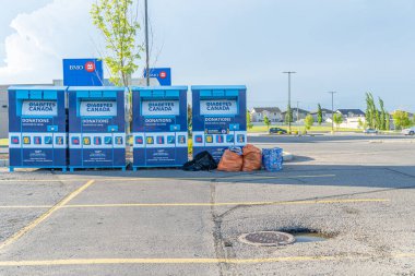 18 Haziran 2019 - Calgary Albarta Canada - Diyabet Canda giysi bağış kutusu