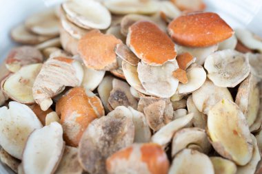 Çorbalar için bir tabak Nijerya Ogbonno tohumu.