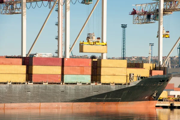 Cargo sea port. Sea cargo cranes. Sea. — Stock Photo, Image