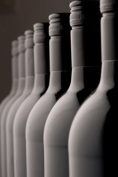 Пляшки чорного вина — стокове фото