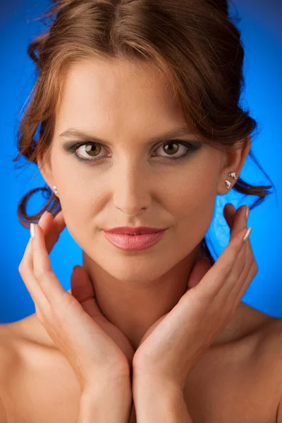 Beauty portrait of attractive brunette girl — Stock Photo, Image