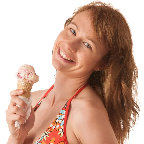 Mooie jonge vrouw met ijs geïsoleerd over witte CHTERGRO — Stockfoto