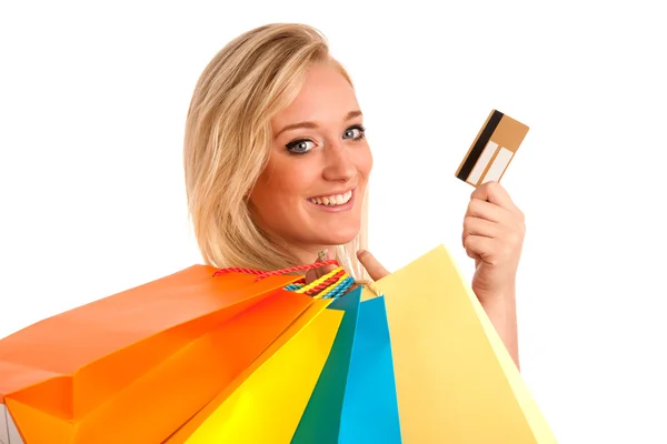 Aantrekkelijke jonge vrouw met kleurrijke boodschappentassen — Stockfoto