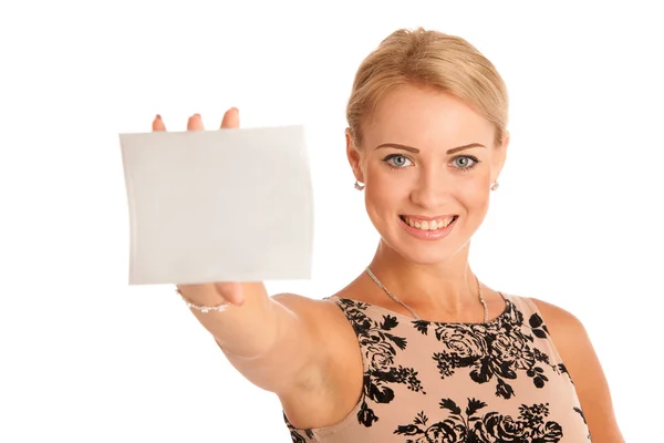 Δώρο κάρτα. ενθουσιασμένος γυναίκα δείχνει άδειο κενό χαρτί κάρτα σημάδι πνεύμα — Φωτογραφία Αρχείου