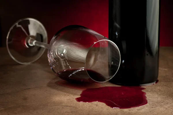 Spilled glass of wine on table after party — Stock Photo, Image