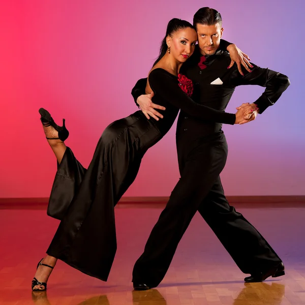 stock image  Professional ballroom dance couple preform an exhibition dance 