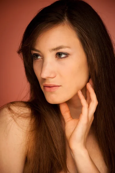 Piękno portret atrakcyjna młoda kobieta brunetka — Zdjęcie stockowe