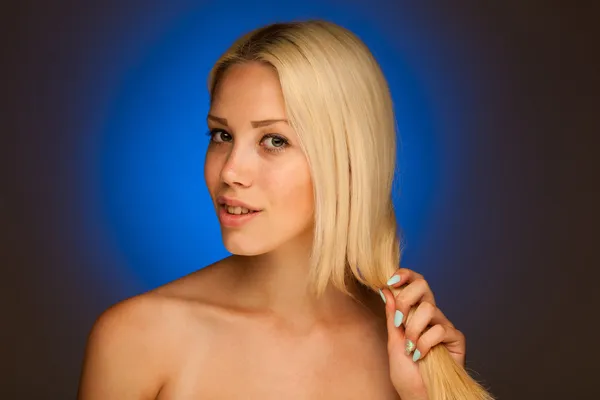Neauty portret ładny blond kobieta — Zdjęcie stockowe
