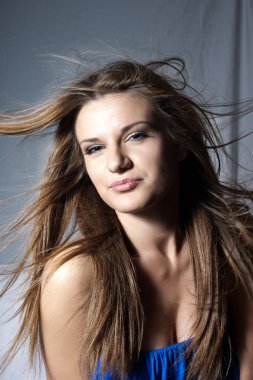 kadın saç flipping