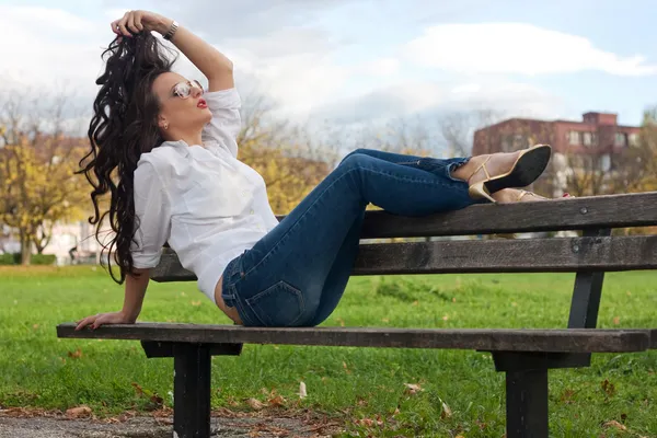 Attractive woman on a bench — Stock Photo, Image
