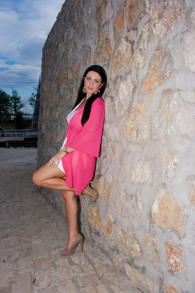 Mujer en la pared — Foto de Stock