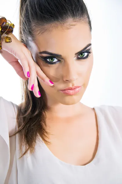 Glamour-Frau mit modischem Augen-Make-up — Stockfoto