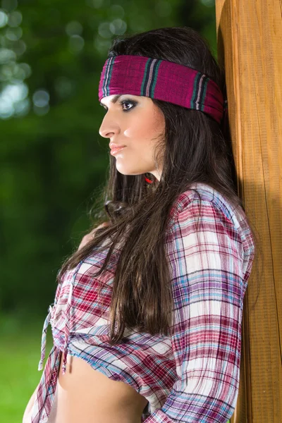 Mujer atractiva con diadema — Foto de Stock