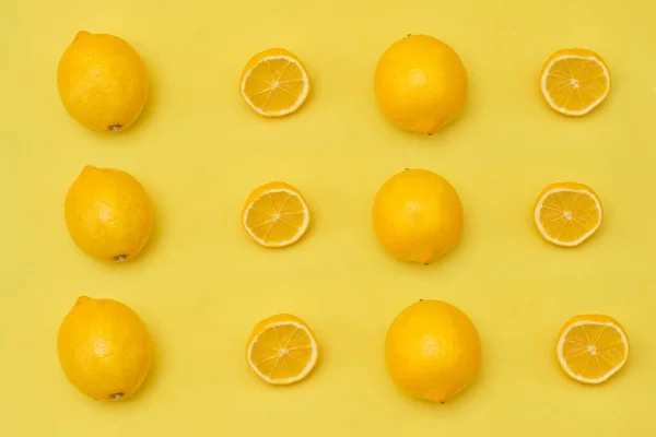 Limone Vista Dall Alto Con Metà Limoni Maturi Interi Sfondo — Foto Stock