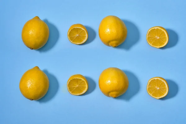 Limone Vista Dall Alto Con Metà Limoni Maturi Interi Sfondo — Foto Stock