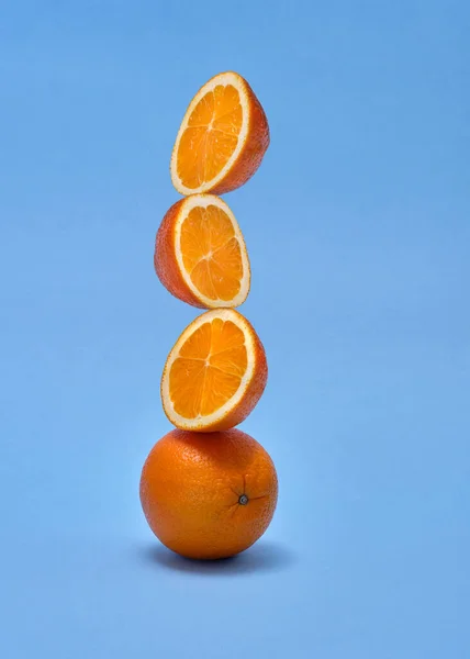 Laranja Pedaços Cortados Ficar Cima Uns Dos Outros — Fotografia de Stock