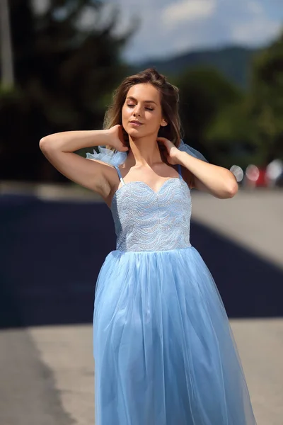 Beautiful Blonde Girl Blue Summer Dress Walking City — Stock Photo, Image