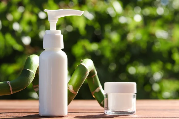 Body Face Cosmetics White Bottle Jar Lush Foliage Mock Beauty — Stock Photo, Image