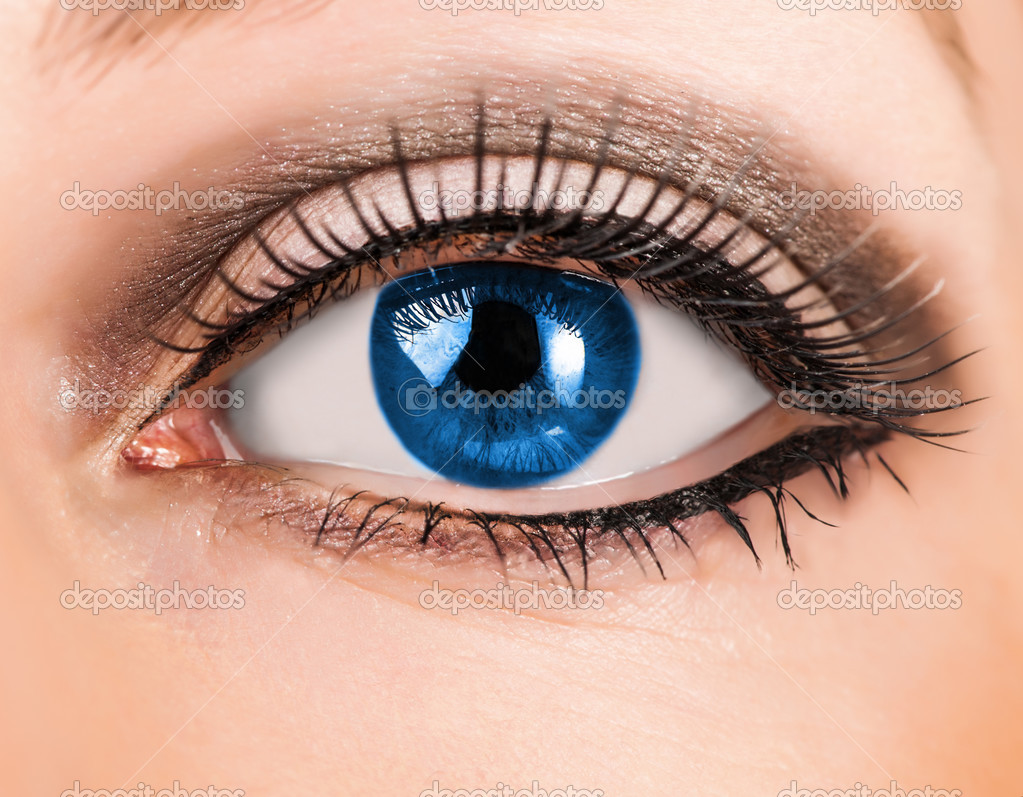 Schöne Frau blaues Auge mit langen Wimpern Stockfotografie