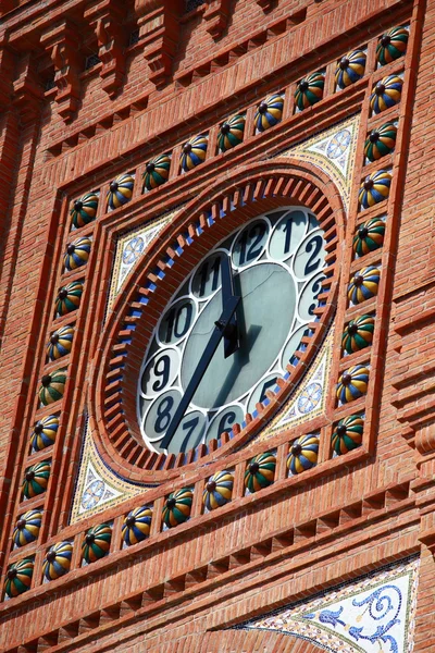 Detail van dak op treinstation in aranjuez, Spanje — Stockfoto