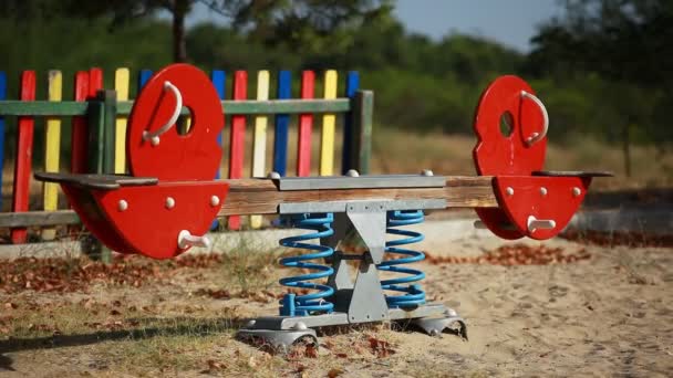 Parque infantil vazio . — Vídeo de Stock