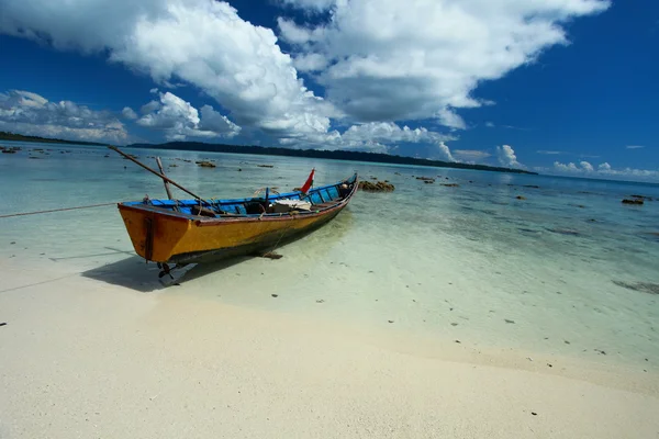 Blå himmel och moln i havelock island. Andamanerna, Indien — Stockfoto