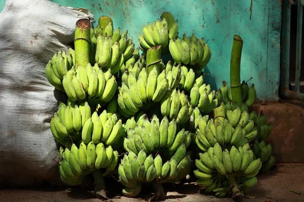 Green banana bunches in local bazaar in India. — Stock Photo, Image