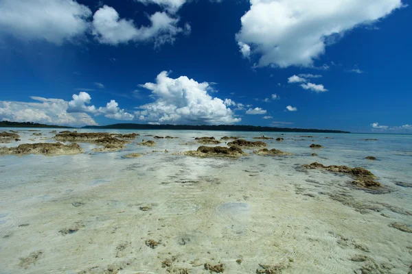 Cielo azul y nubes en la isla Havelock. Islas Andamán, India —  Fotos de Stock