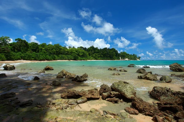 Blå himmel og skyer på øen Havelock. Andaman øer, Indien - Stock-foto