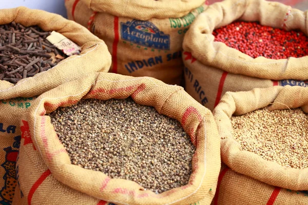 Traditional spices and dry fruits in local bazaar in India. — Stock Photo, Image