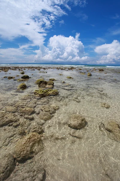 Havelock île plage ciel bleu avec des nuages blancs, îles Andaman - Inde — Photo