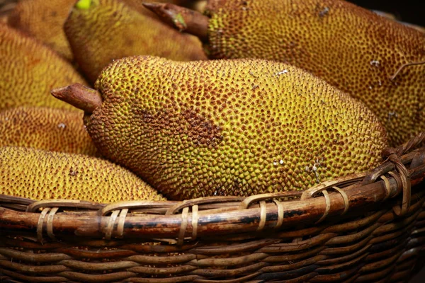 Iri jack meyve Türkiye pazarında büyük dikenli — Stok fotoğraf