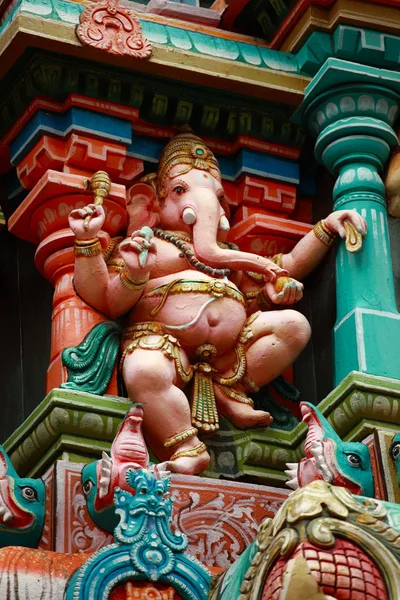 Kali-Bild. Skulpturen auf dem hinduistischen Tempel gopura (Turm). menakshi-Tempel, madurai, tamilische nadu, indien — Stockfoto