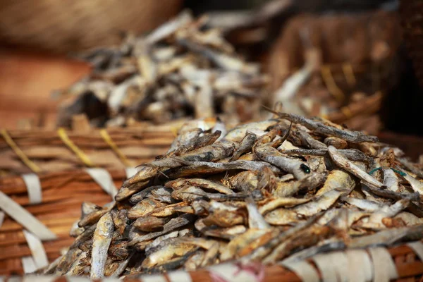 Peixes secos, produtos de frutos do mar no mercado da Índia — Fotografia de Stock