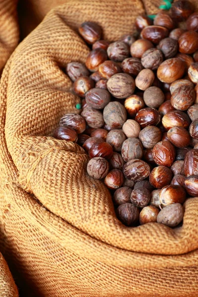 Big bag with nutmeg in indian market — Stock Photo, Image