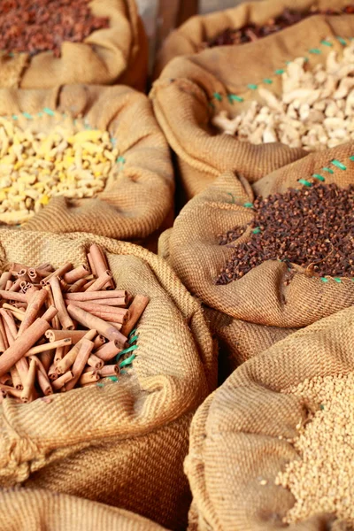 Traditional spices and dry fruits in local bazaar in India. — Stock Photo, Image