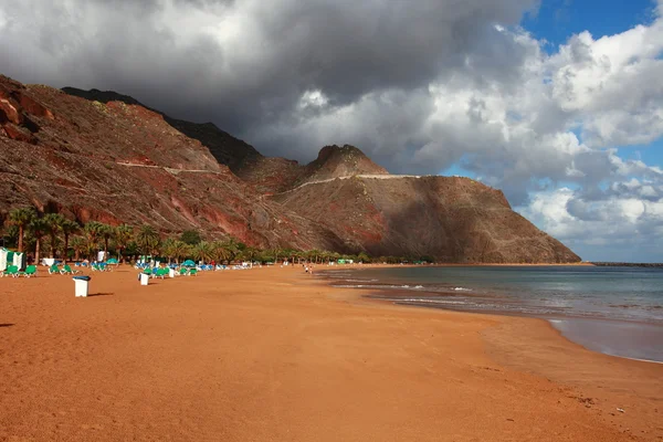 Playa de las teresitas, kanariska ön Teneriffa, Spanien — Stockfoto