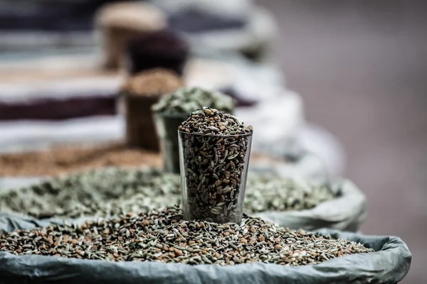 Mercado de especias tradicionales en la India . — Foto de Stock