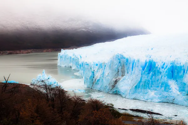 アルゼンチン、パタゴニアの壮大なペリト ・ モレノ氷河のビュー. — ストック写真