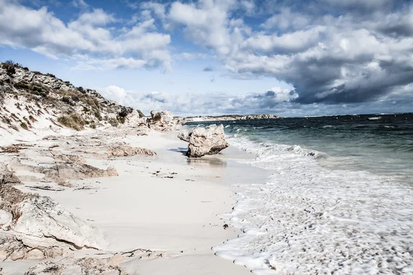 Malowniczy widok na jednej z plaż w mieście rottnest island — Zdjęcie stockowe