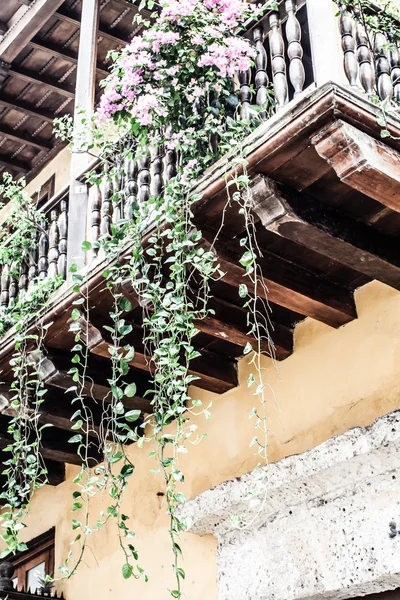 Spaanse koloniale huis. Cartagena de indias, colombia's Caribische zone. — Stockfoto