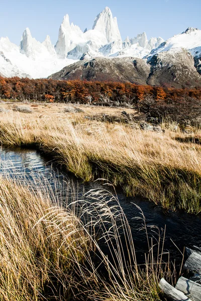 Gyönyörű természeti táj a Mt. Fitz Roy, mint látható a Los Glaciares Nemzeti Park, Patagónia, Argentína — Stock Fotó