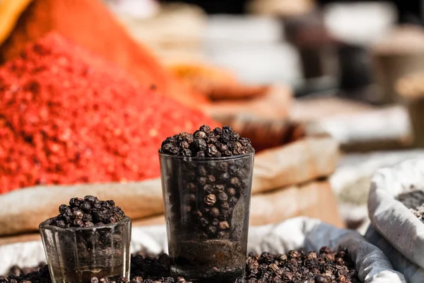 Mercato delle spezie tradizionali in India . — Foto Stock