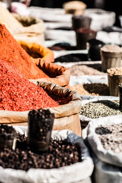 Mercado de especias tradicionales en la India . — Foto de Stock