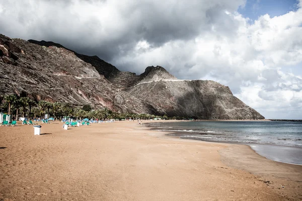 Köy san andres arka plan, tenerife, Kanarya Adaları'nda şehir santa cruz ile. — Stok fotoğraf